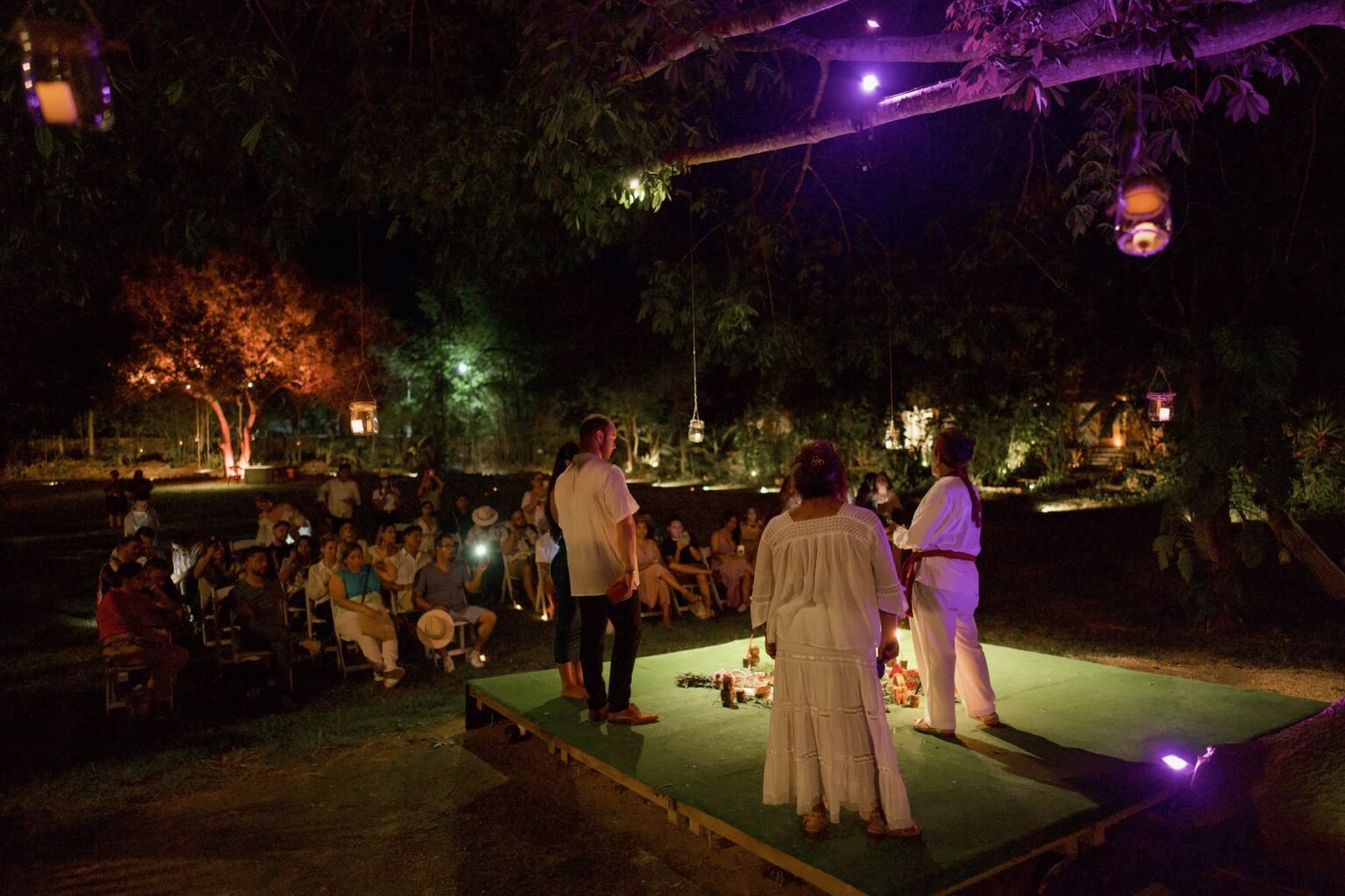 Recepción social en el jardín del Cenote San Ignacio